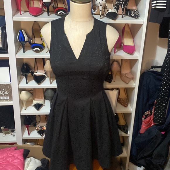 princess vera wang Dresses & Skirts - V-Neck Little Black Dress